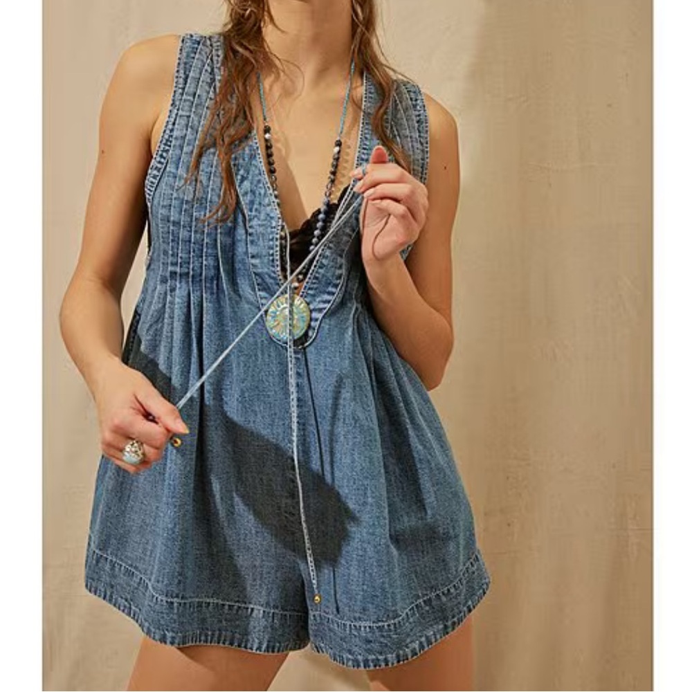 Free People
Webster V Neck Sleeveless Romper